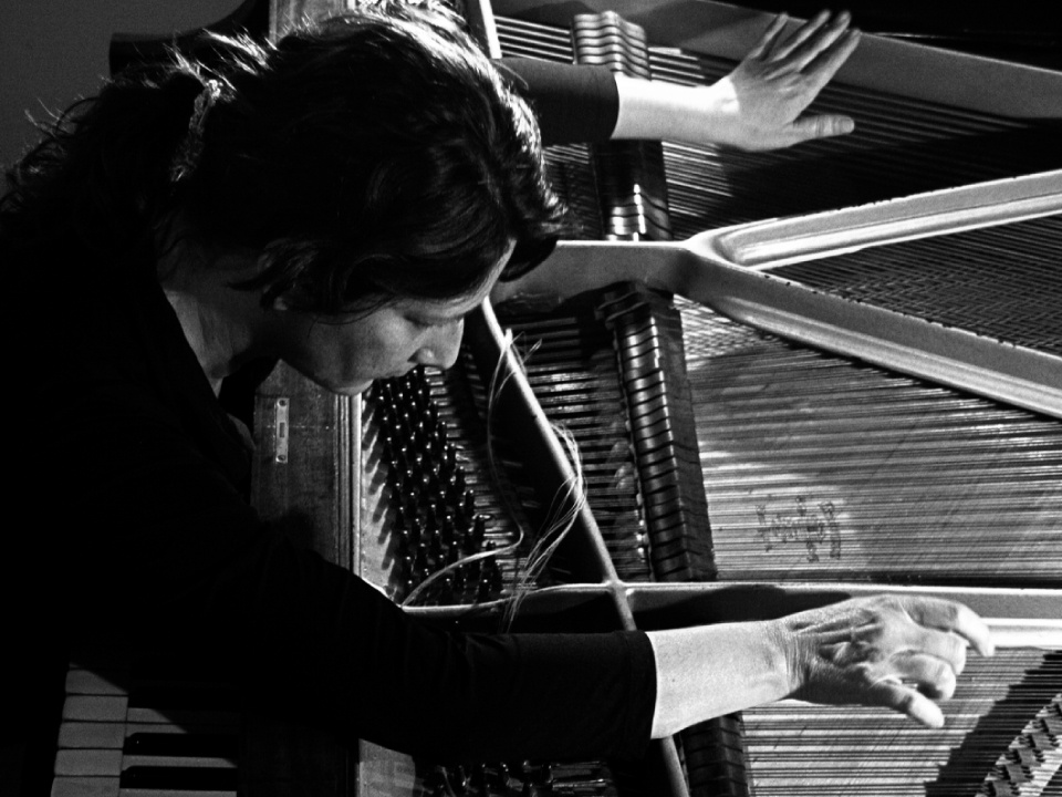 Técnicas extendidas en el piano