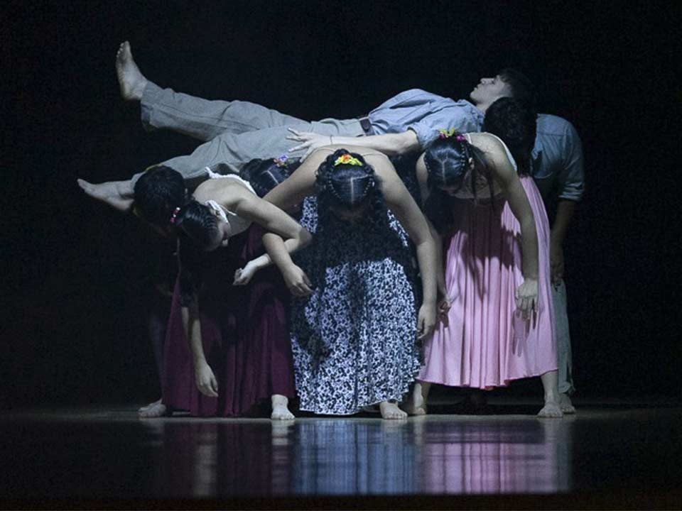 Estar en la lluvia con el alma | Ciclo Folklore y graduadxs en escena