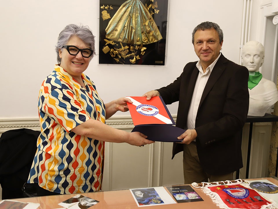 La UNA firmó convenio con la Fundación del Club Argentinos Juniors