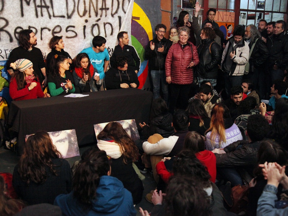 Frente a la represión durante la movilización en reclamo por la aparición con vida de Santiago Maldonado