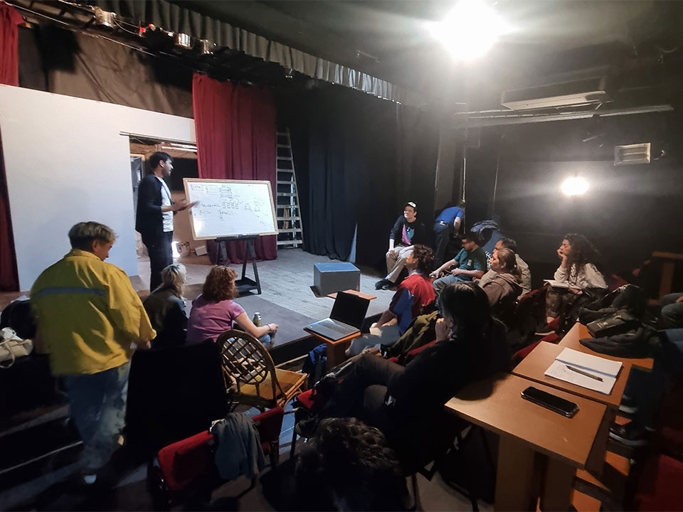 Estudiantes del COPAC cursan materias en el teatro Luisa Vehil